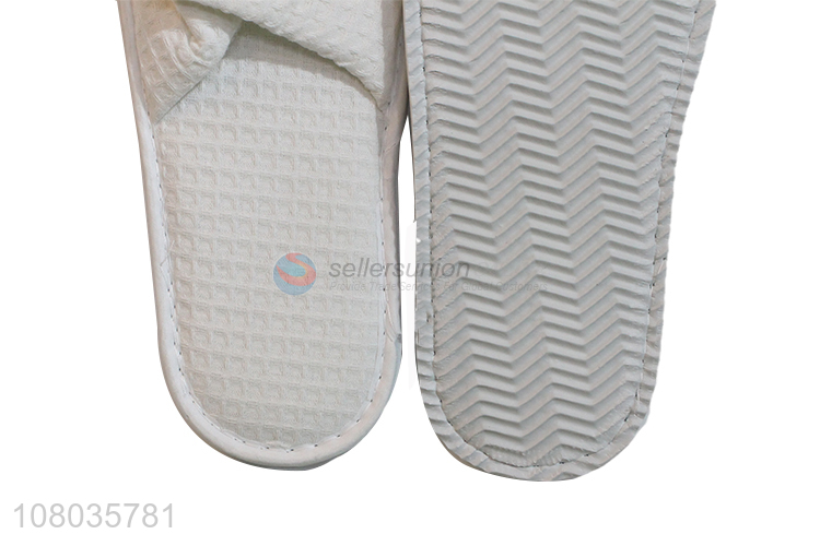 Low price wholesale white hotel universal disposable slippers
