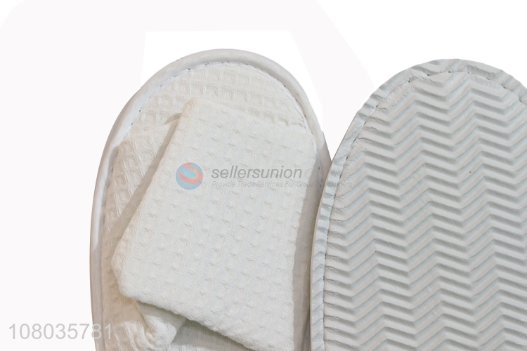Low price wholesale white hotel universal disposable slippers