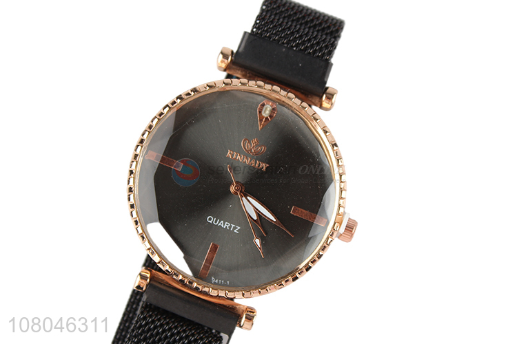 Hot items fashion women luminous watches with magnet buckle