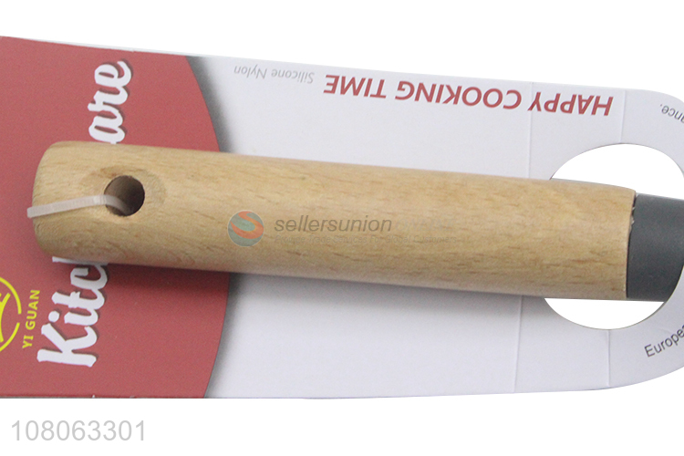 Factory price wooden handle silicone spaghetti spatula
