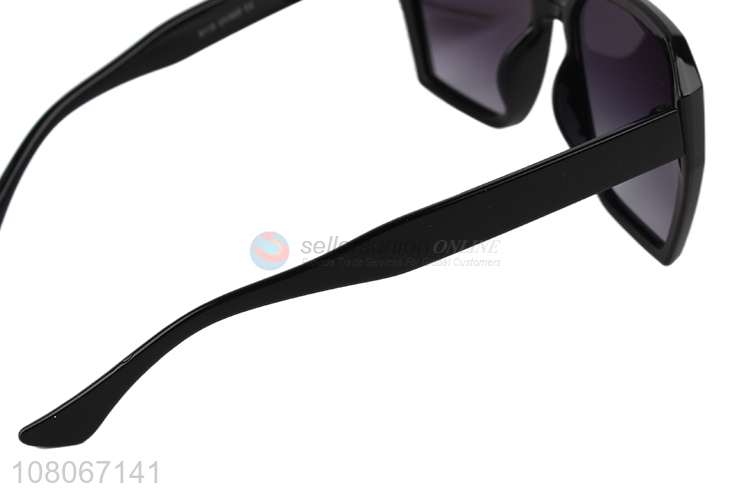 Online wholesale creative UV400 protection plastic polarized sunglasses