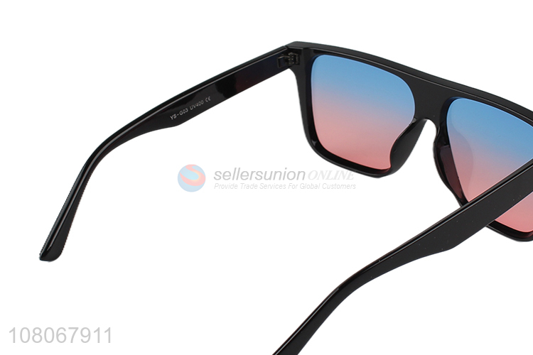 Low price graduated color plastic sunglasses with UV protection lens