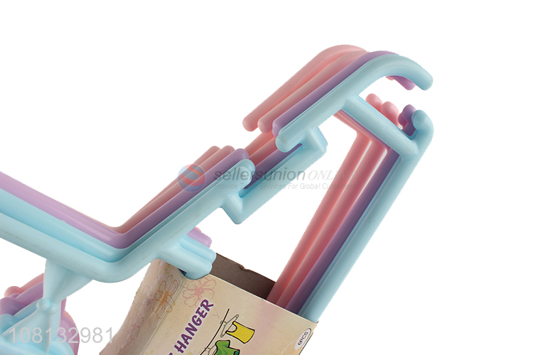 Wholesale from china plastic non-slip clothes hanger