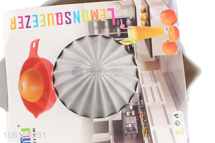 High Quality Fruit Tools Plastic Lemon Squeezer Juice Squeezer