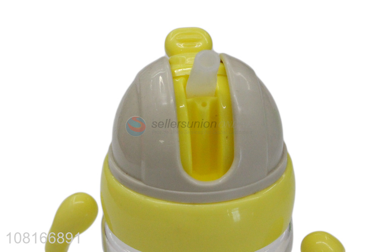 Yiwu wholesale yellow cartoon plastic bottle with straw