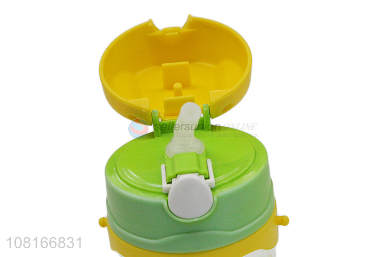 China factory yellow cartoon water cup with straw for babies