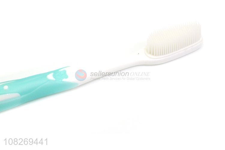 Wholesale from china reusable adult toothbrush with plastic case