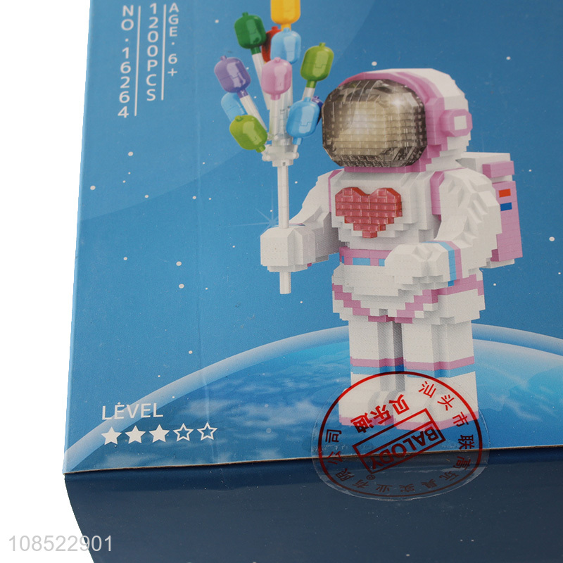 Factory supply led light astronaut buiding blocks set for fans