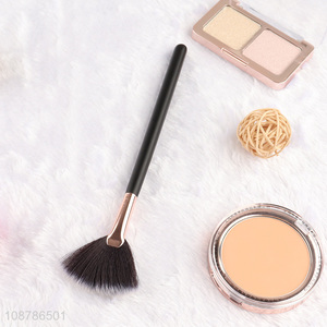 Hot selling nylon bristle highlighter brush makeup brush