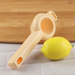 Hot selling durable hand juicer plastic orange lemon squeezer