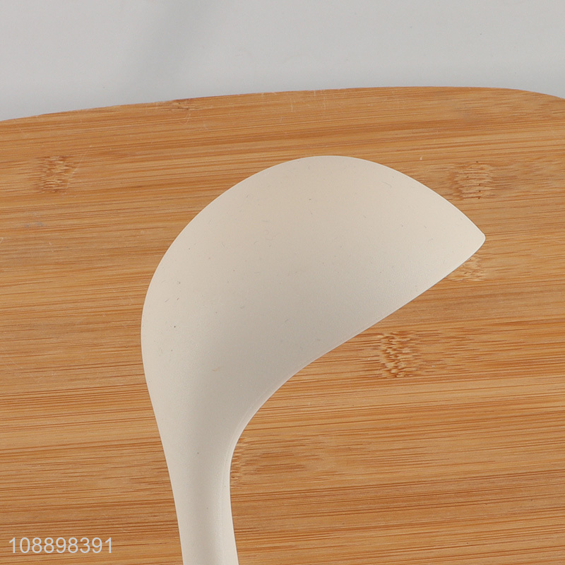 Low price long handle kitchen utensils soup ladle for sale