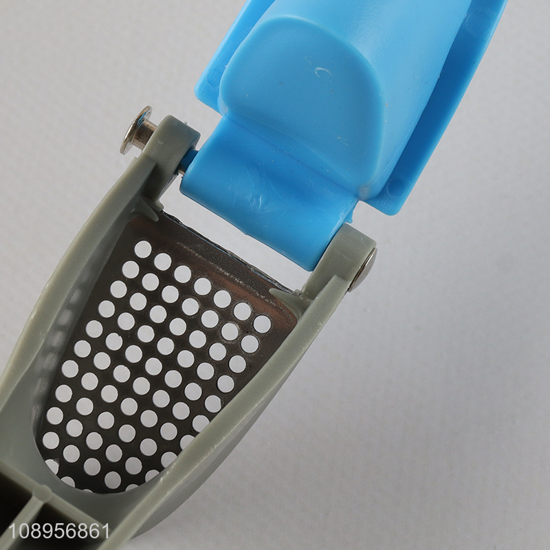 Factory Price Garlic Press Garlic Mincer with Ergonomic Handle